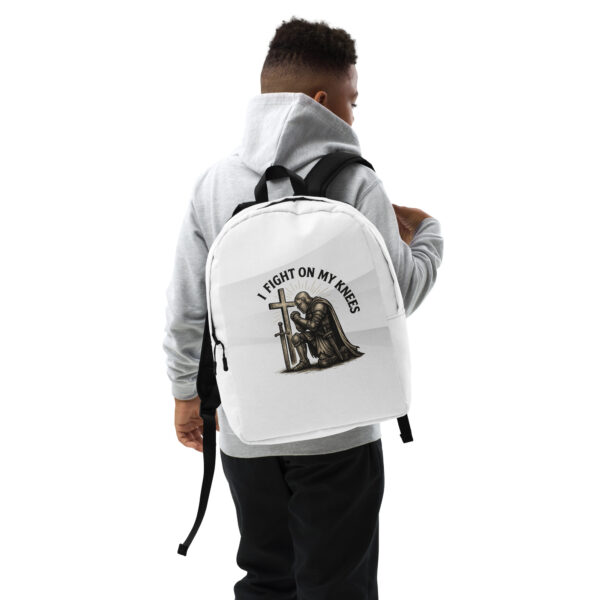 I Fight On My Knees | Minimalistischer Rucksack – Bild 2
