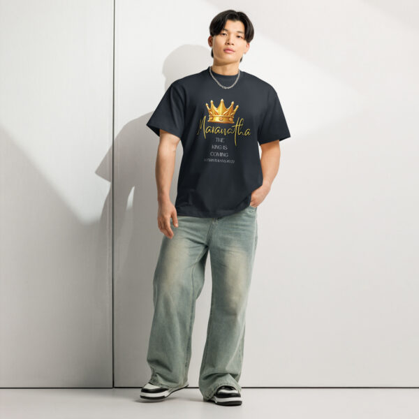 Maranatha The King is Coming – 1 Corinthians 16:22 | Boxy-T-Shirt für Herren – Bild 9