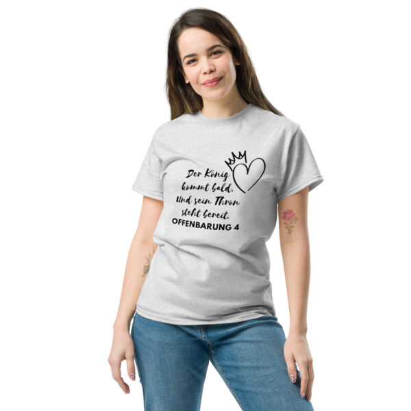 Der König kommt bald mit Motiv | T-Shirt für alle – Bild 9
