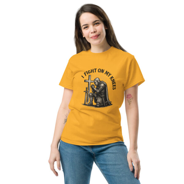 I Fight On My Knees | T-Shirt für alle – Bild 18