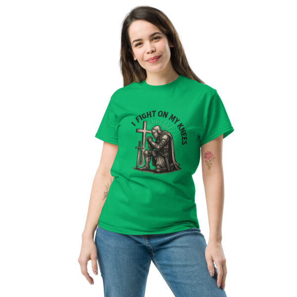 I Fight On My Knees | T-Shirt für alle – Bild 17