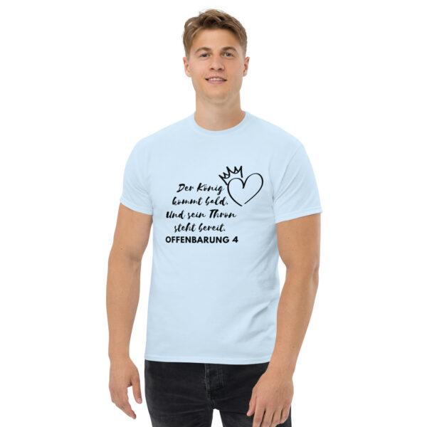 Der König kommt bald mit Motiv | T-Shirt für alle – Bild 18