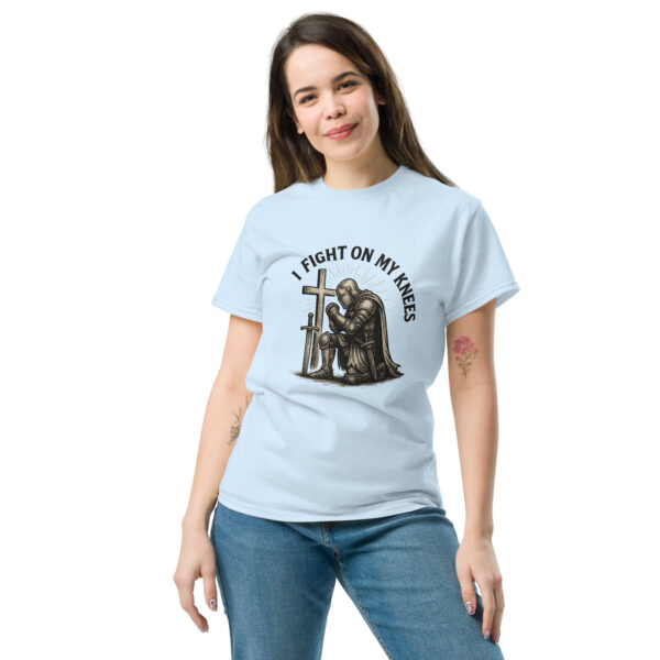 I Fight On My Knees | T-Shirt für alle – Bild 24
