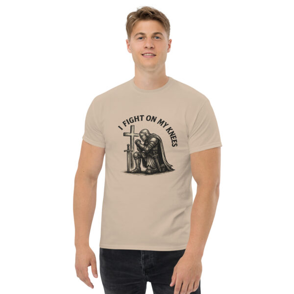 I Fight On My Knees | T-Shirt für alle – Bild 6