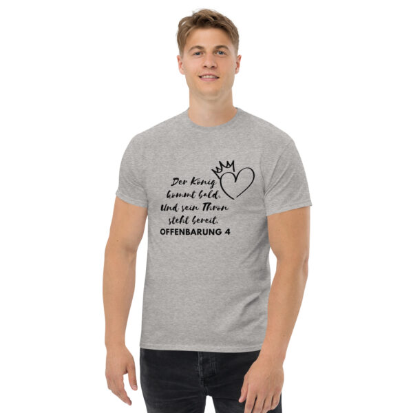 Der König kommt bald mit Motiv | T-Shirt für alle – Bild 14