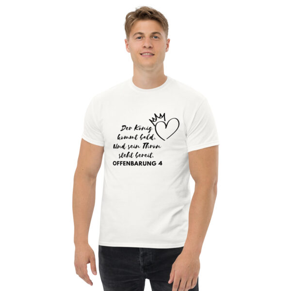 Der König kommt bald mit Motiv | T-Shirt für alle – Bild 20