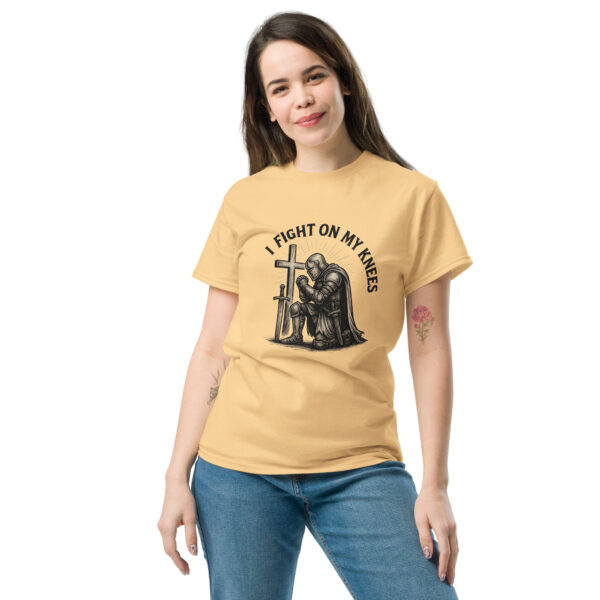 I Fight On My Knees | T-Shirt für alle – Bild 22