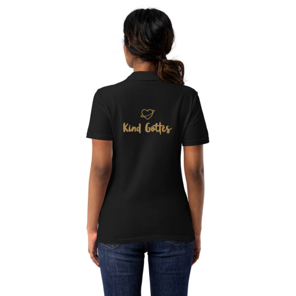 Strahlendes Kreuz – Kind Gottes Edition | Piqué-Poloshirt für Damen | beidseitige Stickerei – Bild 5