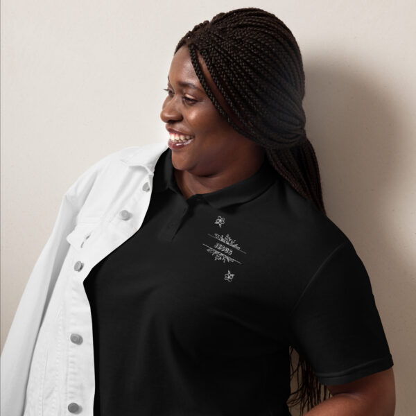 Blüten des Glaubens – Jesus Edition | Piqué-Poloshirt für Damen | Stickerei – Bild 3